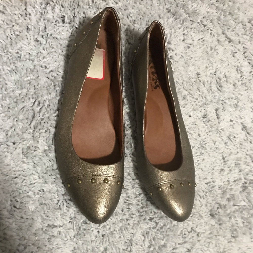 NWT Korks Flats